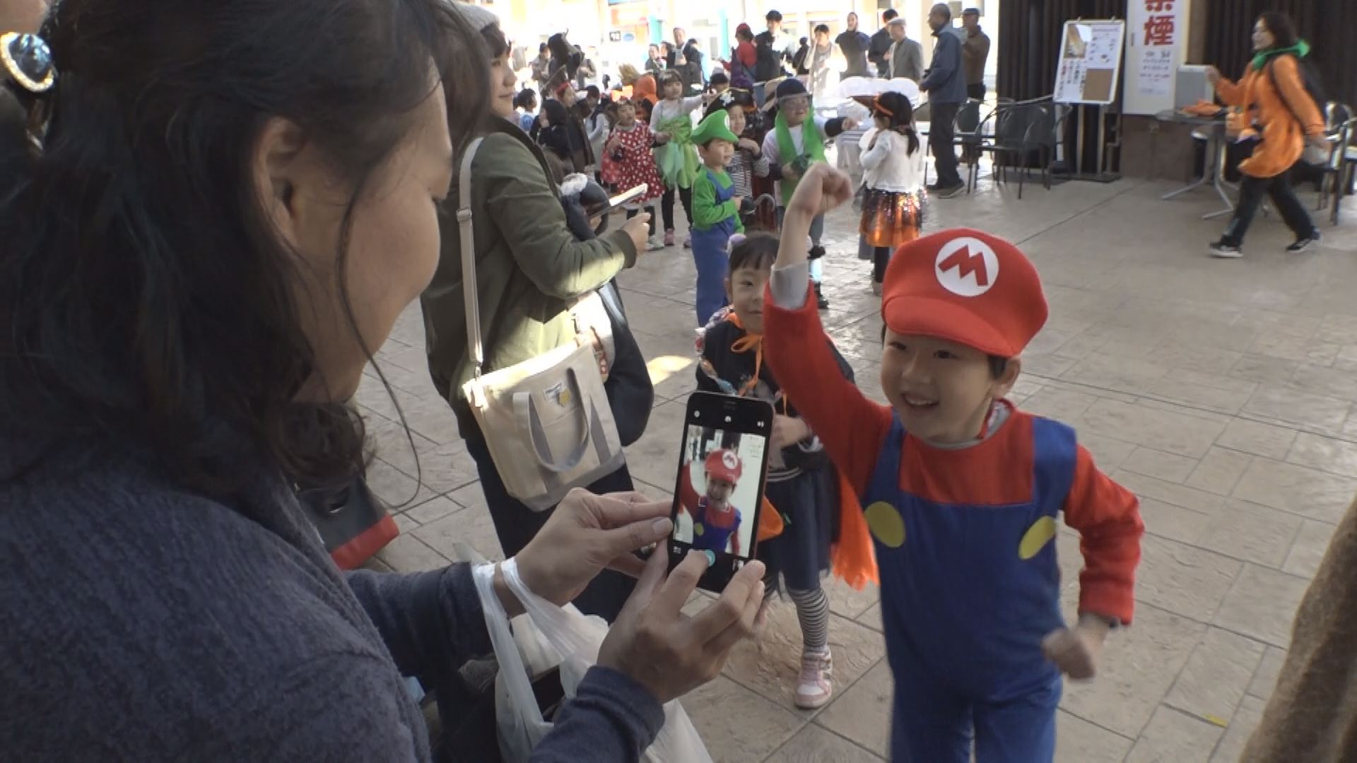 ハッピーハロウィン 園児が本町でパレード♪