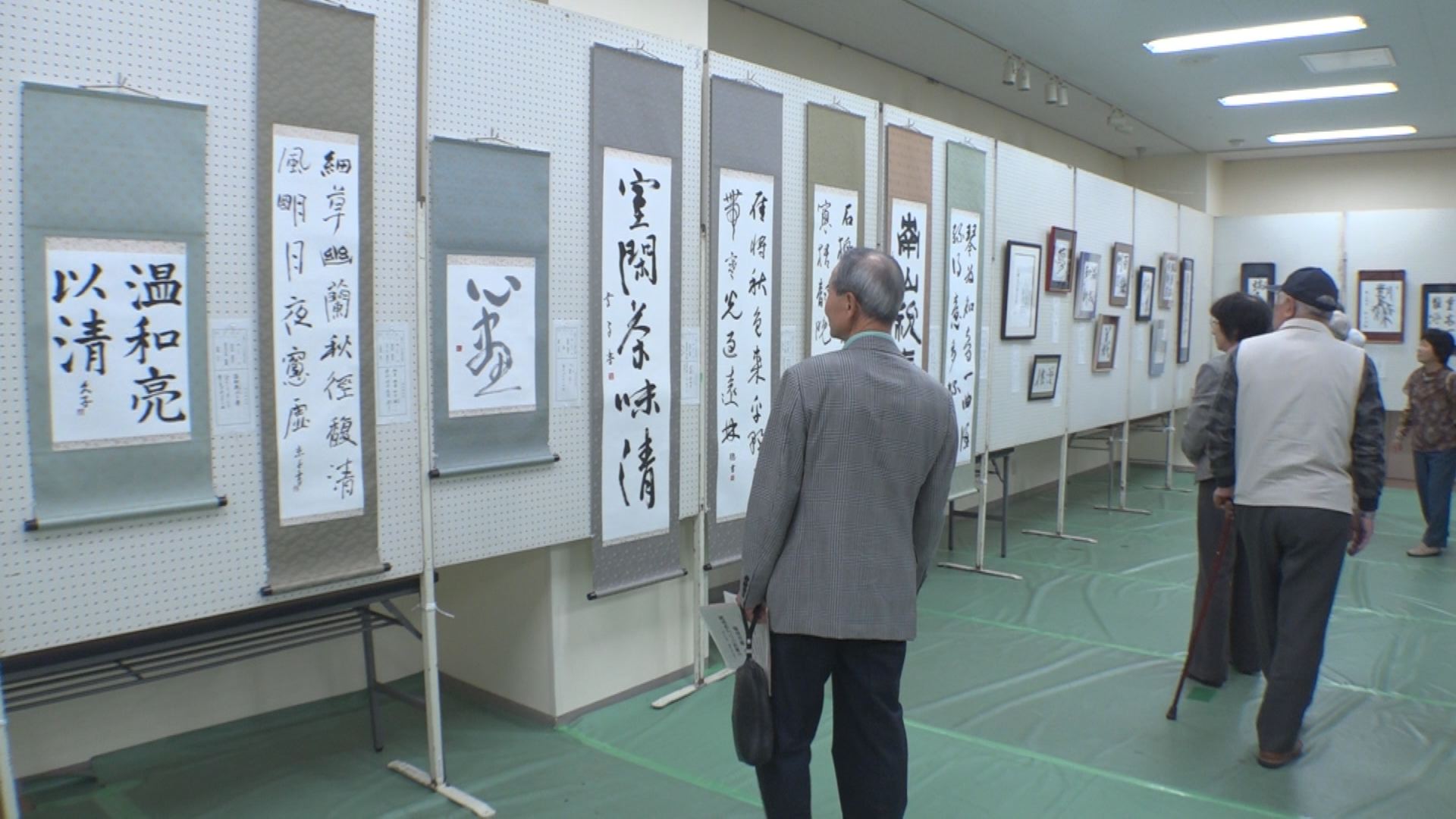 力作ぞろい！上越市シニア作品展はじまる