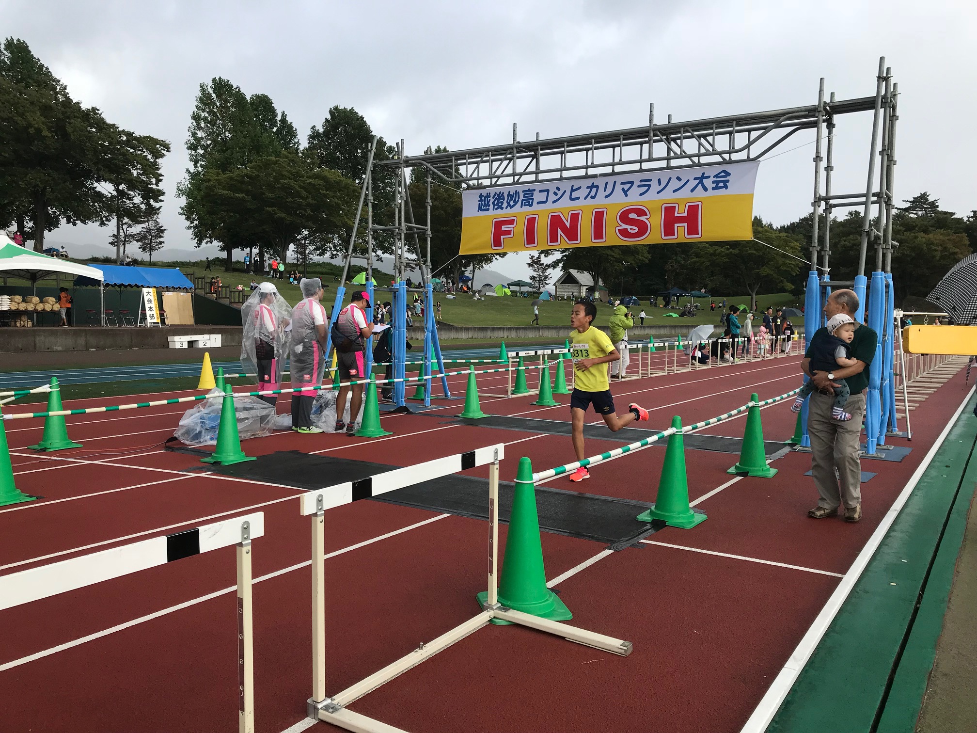 越後妙高コシヒカリマラソン　ランナーが新井市街地を駆け抜ける