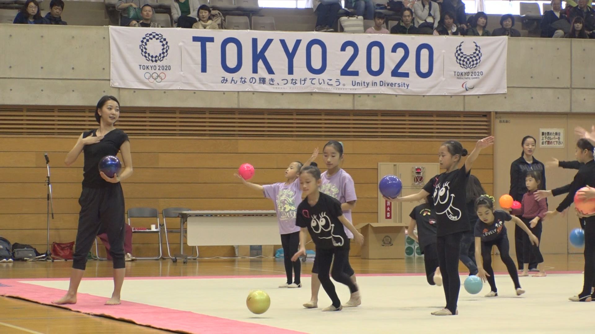 オリンピアン新体操 畠山さんが子どもたちに技術指導