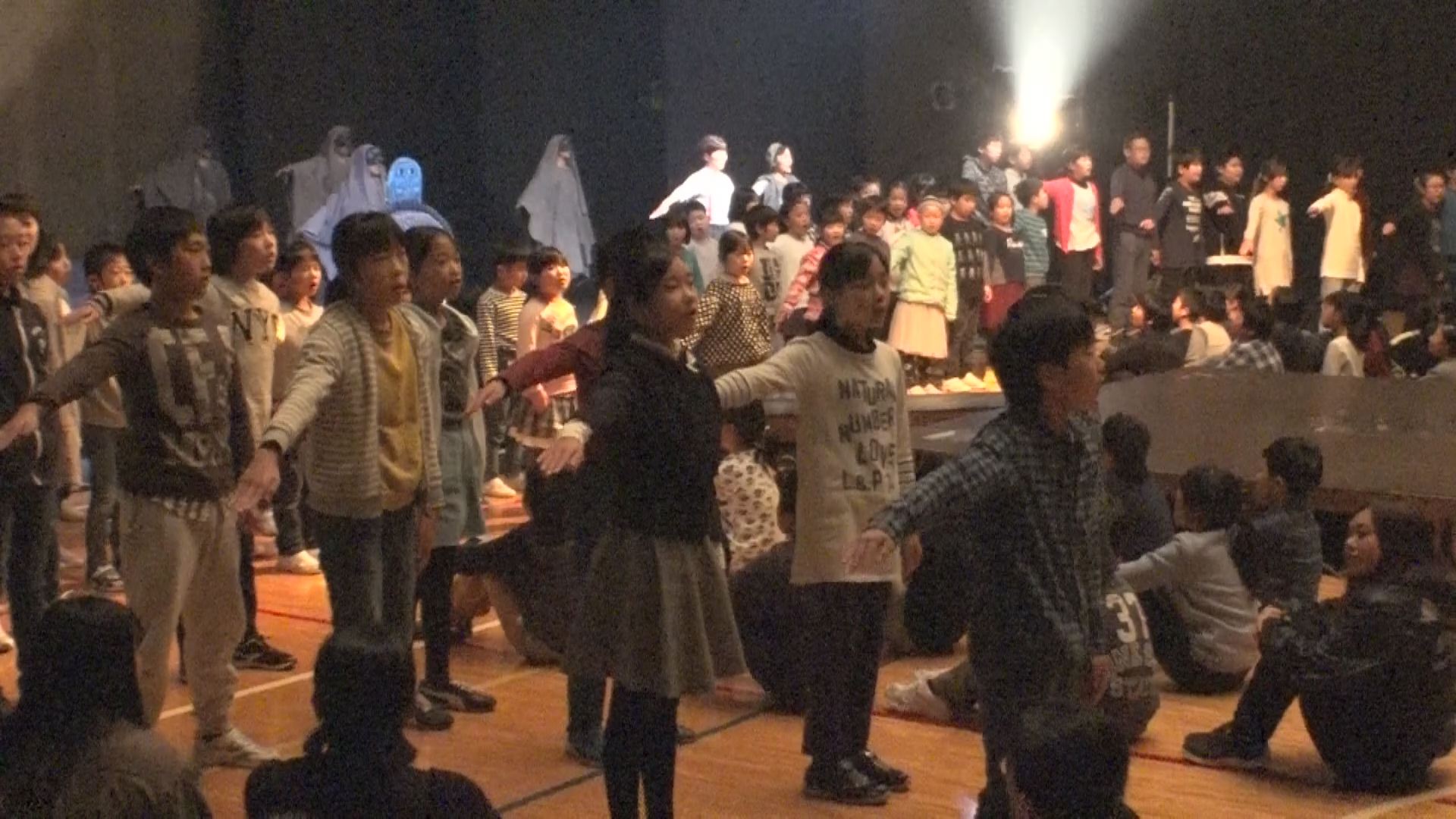 三郷小学校全校児童が一流演劇に出演！