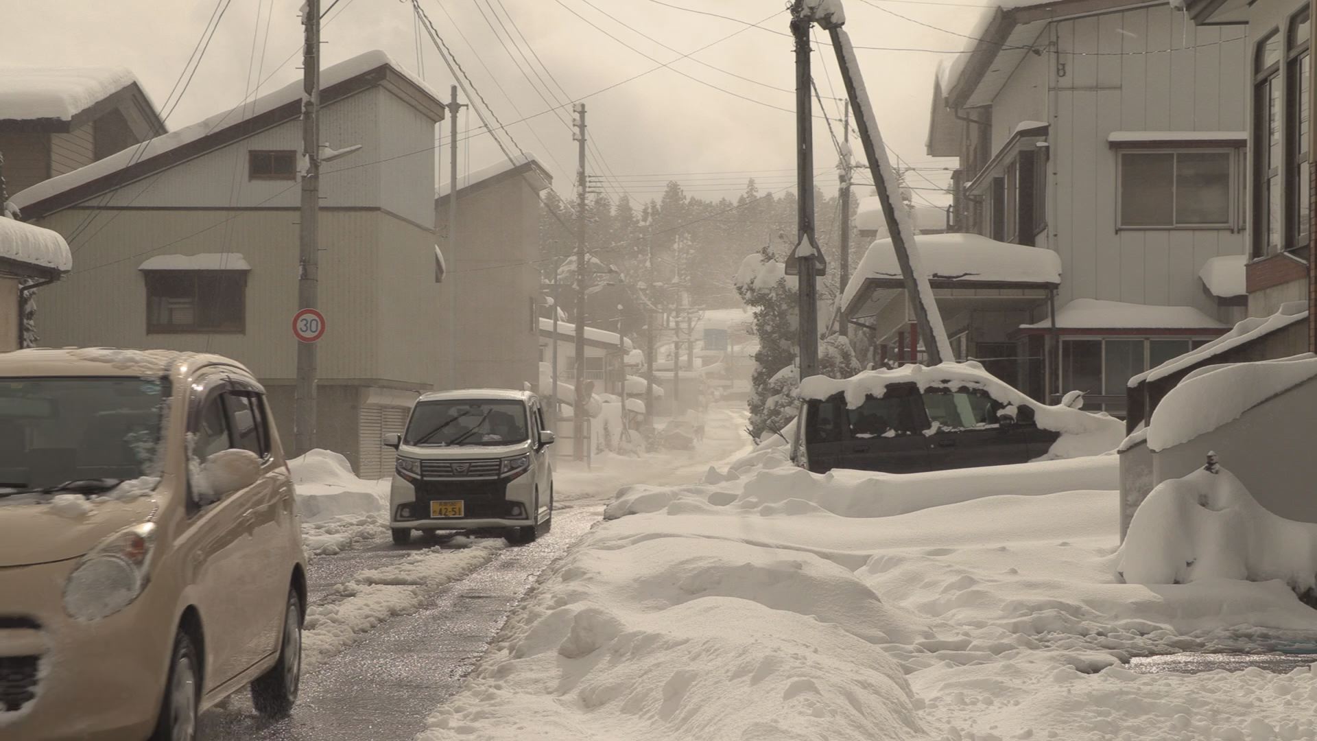 冬将軍到来 上越地方で風雪