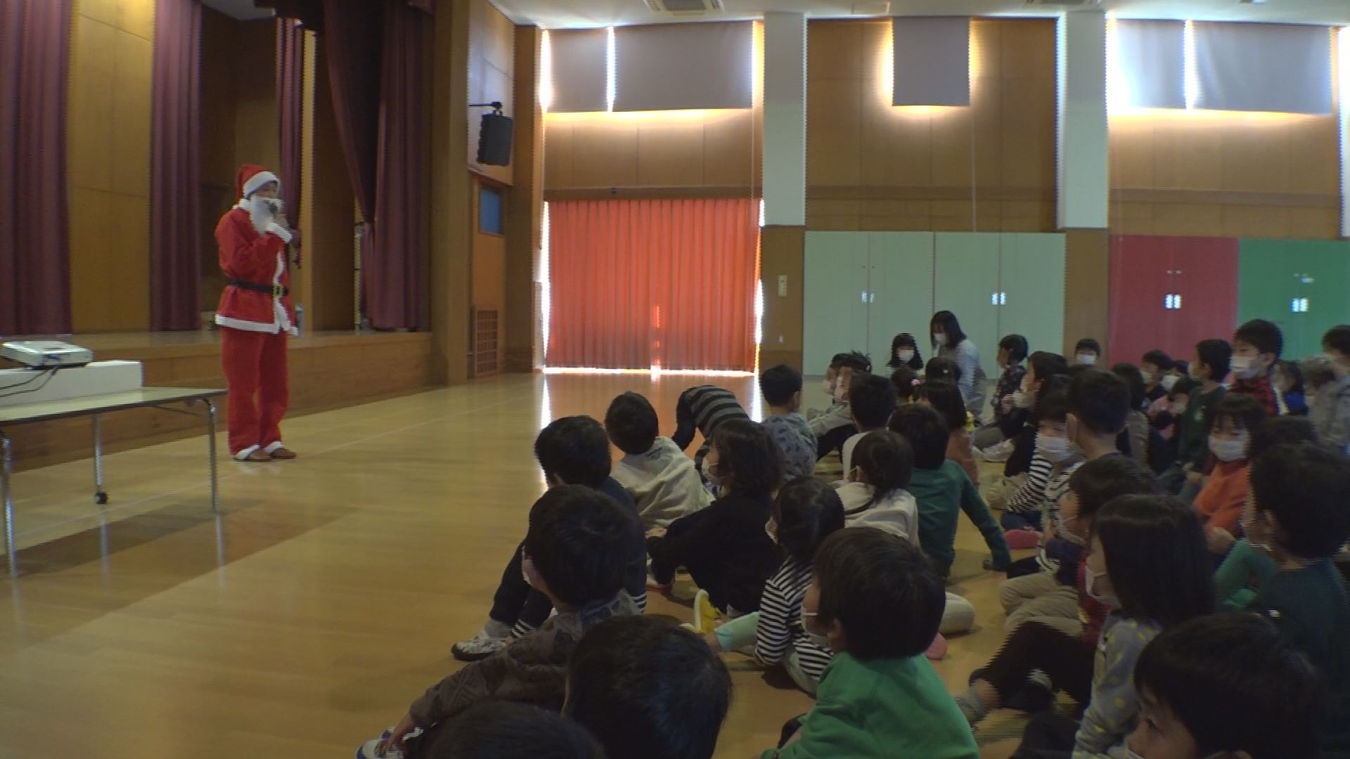 サンタと一緒に火の用心！保育園で防火教室