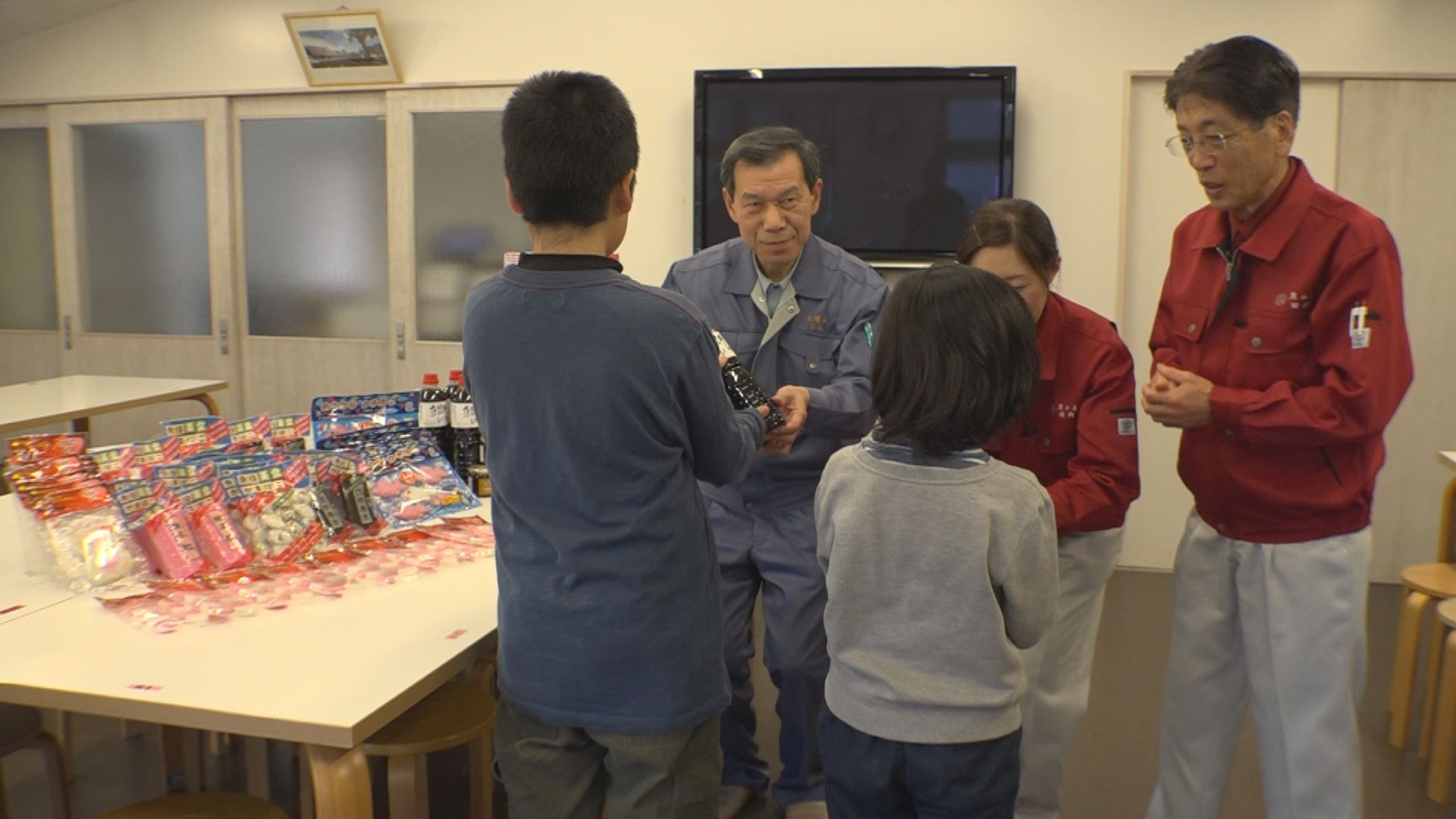 若竹寮の子どもたちに“かまぼこ”プレゼント！