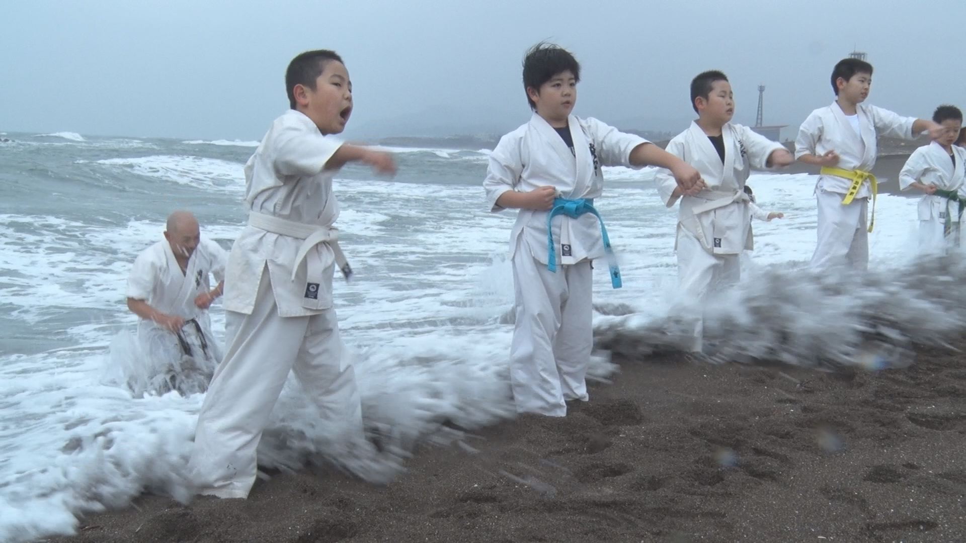 荒海とガチンコ勝負！空手の寒稽古