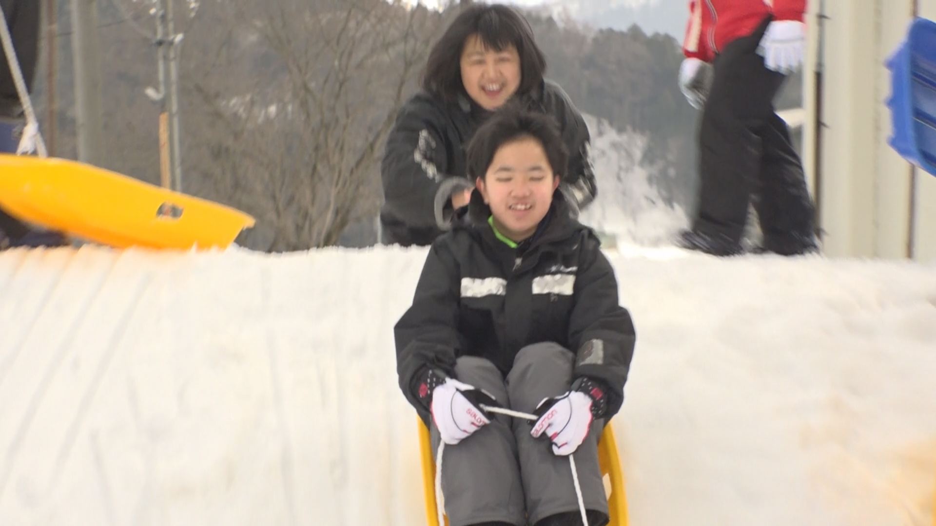 山部小で宮古島の小学生が雪遊び体験！
