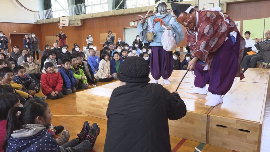 190131_谷浜小学校で里神楽発表4