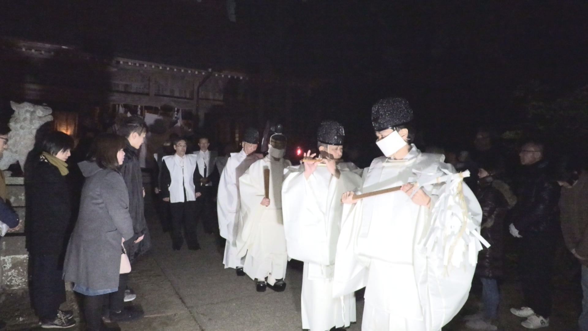 建て直し工事に向け 春日神社200年ぶりの仮殿遷座祭