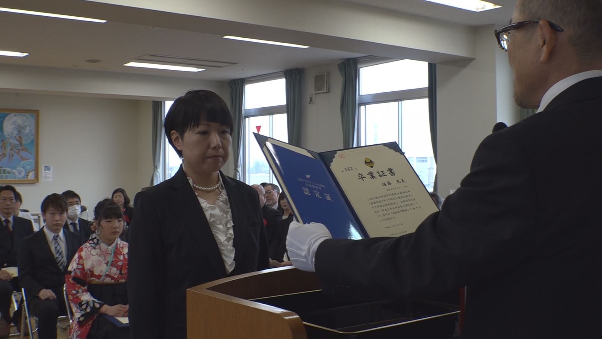 上越保健医療福祉専門学校 ４人が卒業　