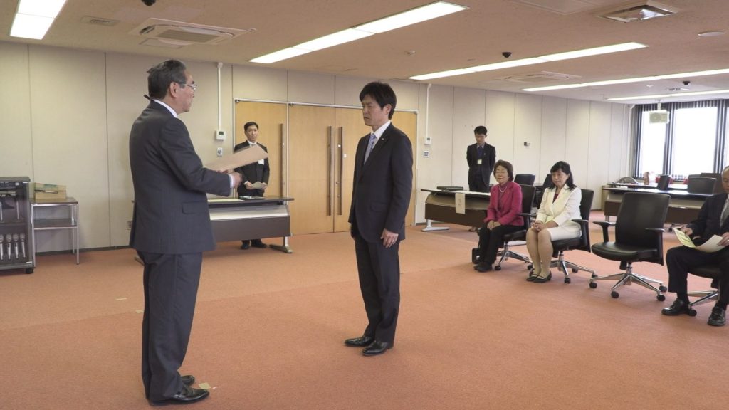 190408_県議選当選証書付与3