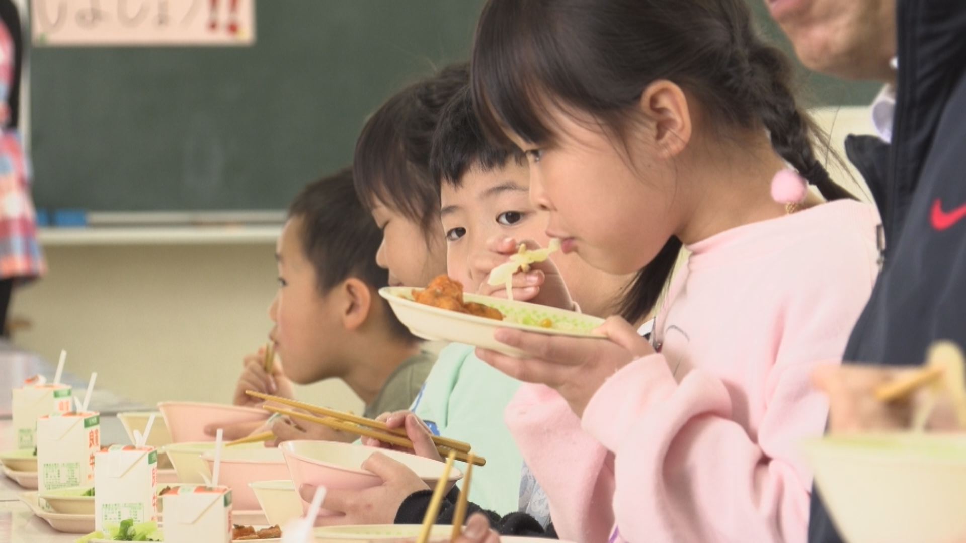 新1年生の初給食 残さず食べたかな？