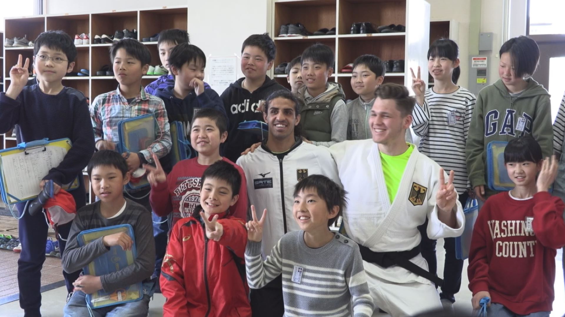 富岡小児童 パラ柔道ドイツチームの練習見学