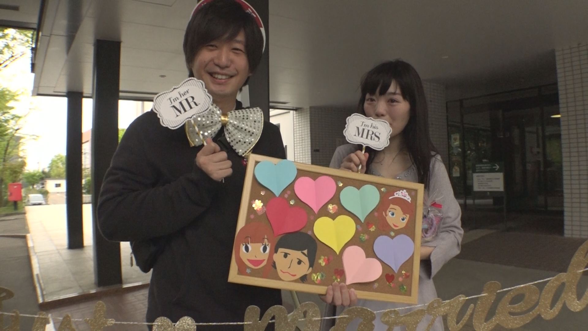 新時代「令和」幕開け！婚姻届けや記帳所に多くの人