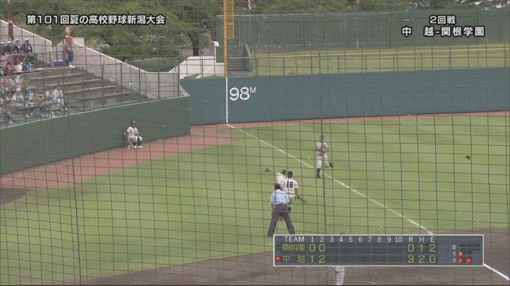 2回ファールフライキャッチ関根