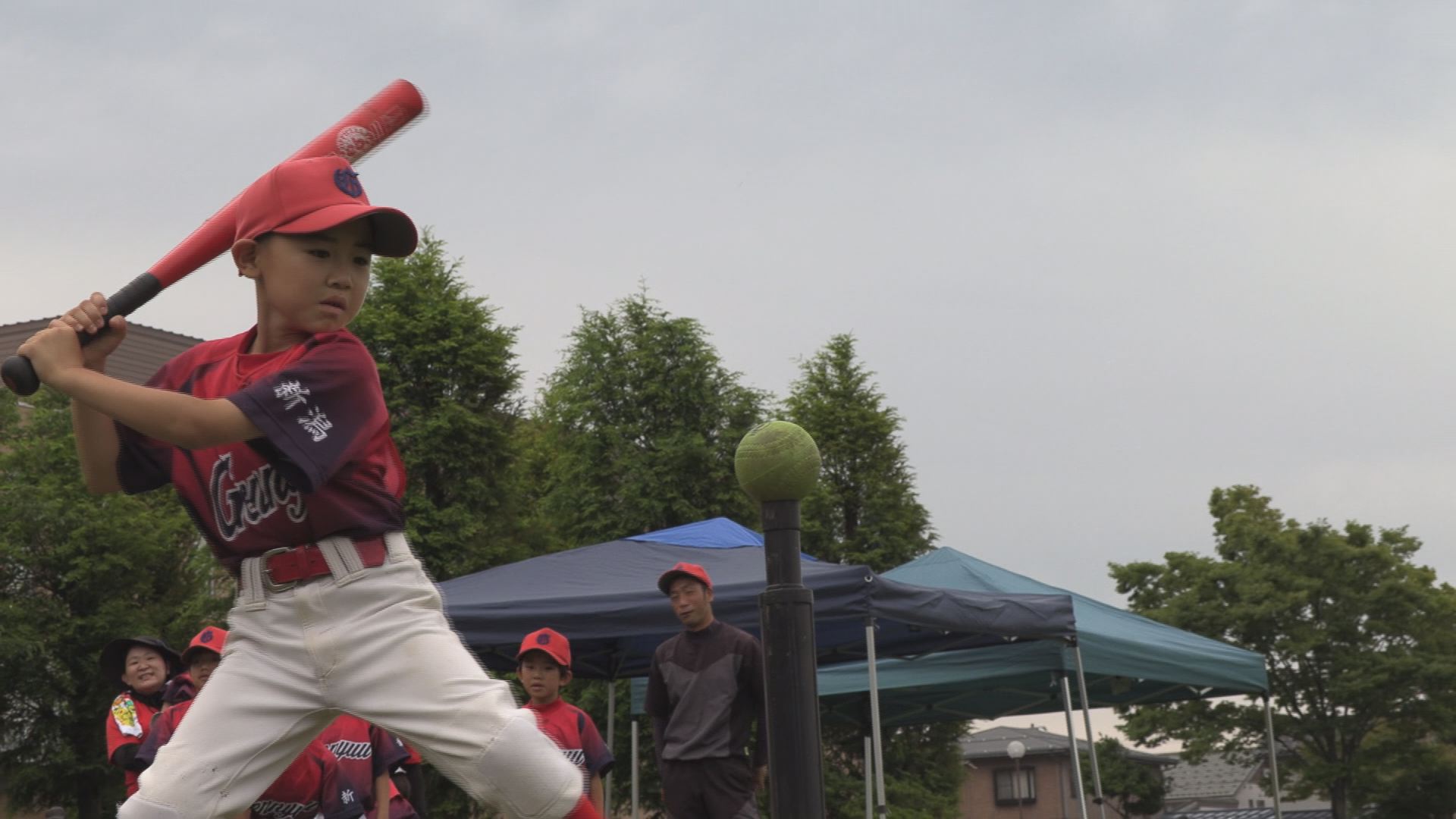 はじめて打ったよ! ティーボール大会初開催