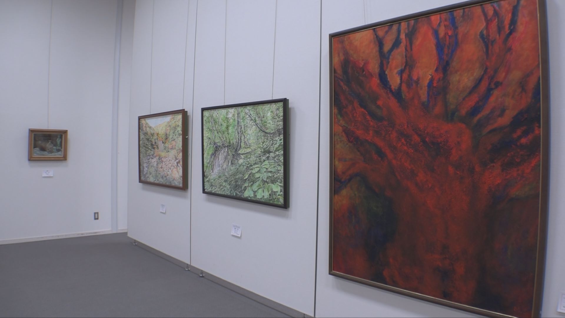 プロアマを問わず高校生も参加！上越美術協会展