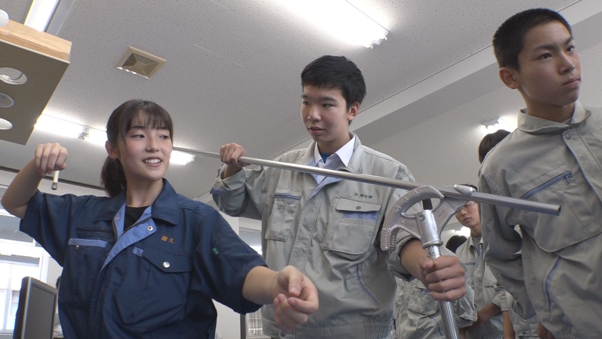 先輩のすご技にしびれた！上越総合技術高校で電気工事実習
