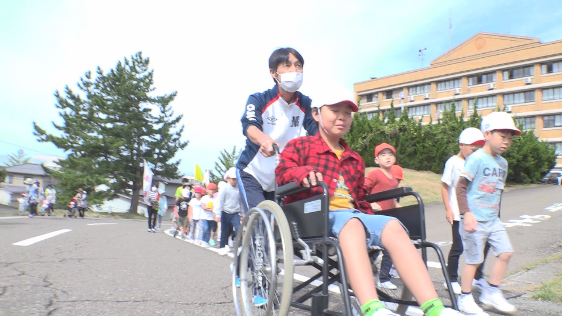 柿崎小学校で津波想定した避難訓練