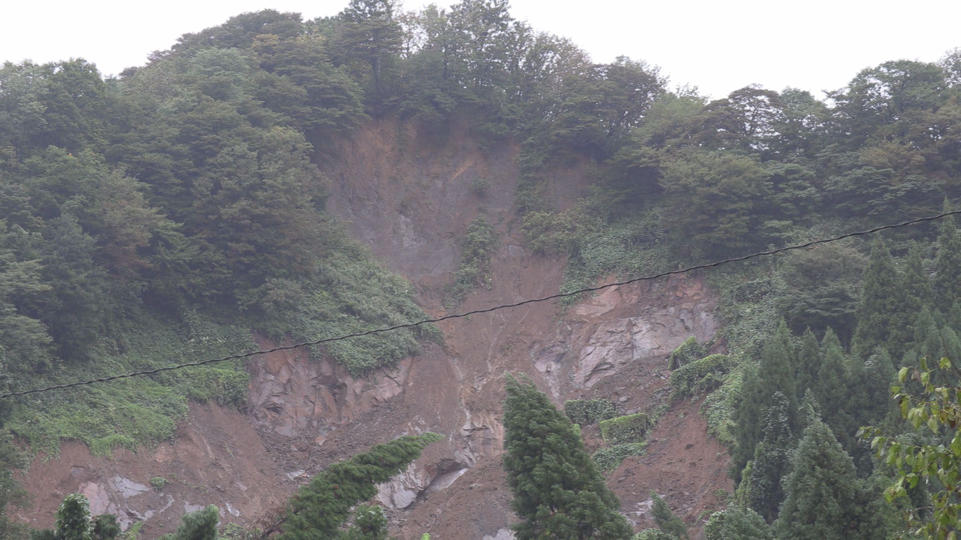 台風19号被害状況 名立区で大規模土砂崩れ
