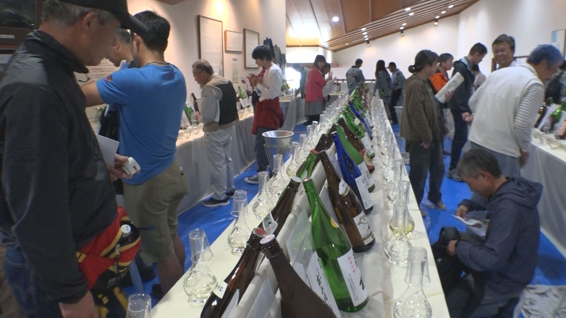 約200銘柄に酔いしれ 越後よしかわ酒まつり