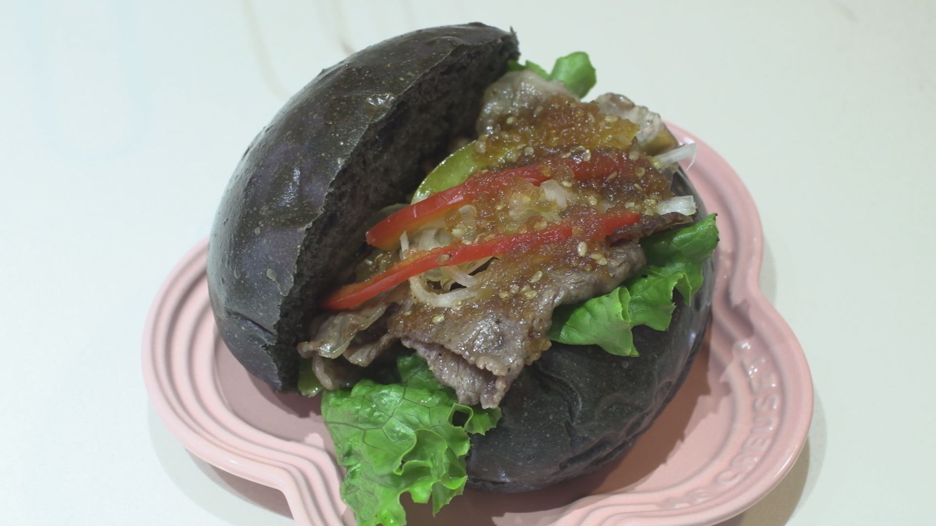 「幻のくびき和牛ぜいたくバーガー」 越後・謙信 SAKEまつりで限定販売！
