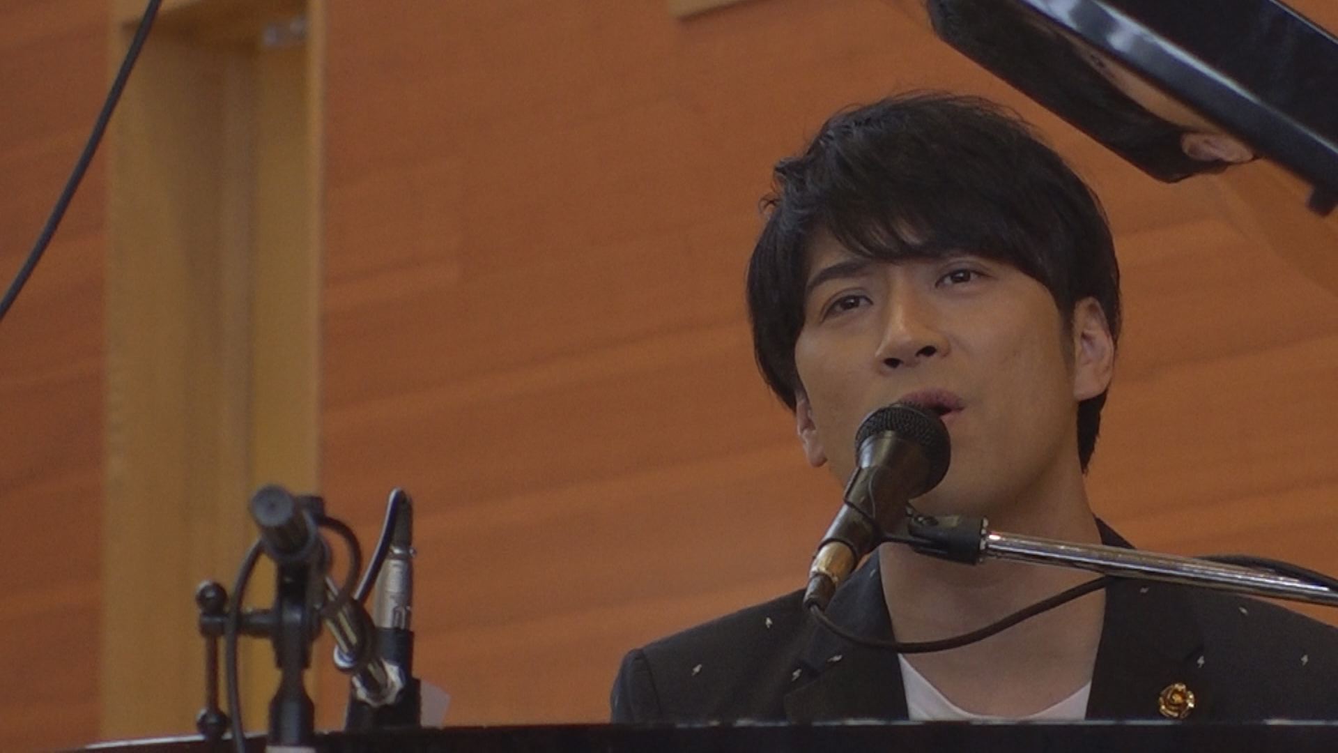命や家族の大切さ歌で伝える！大野靖之さんが大潟町中学校でライブ