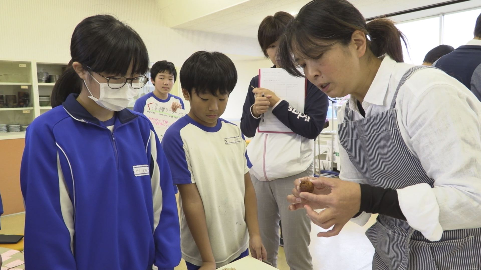 プロも驚くアイデア続々 大瀁小6年がパン＆スイーツ開発