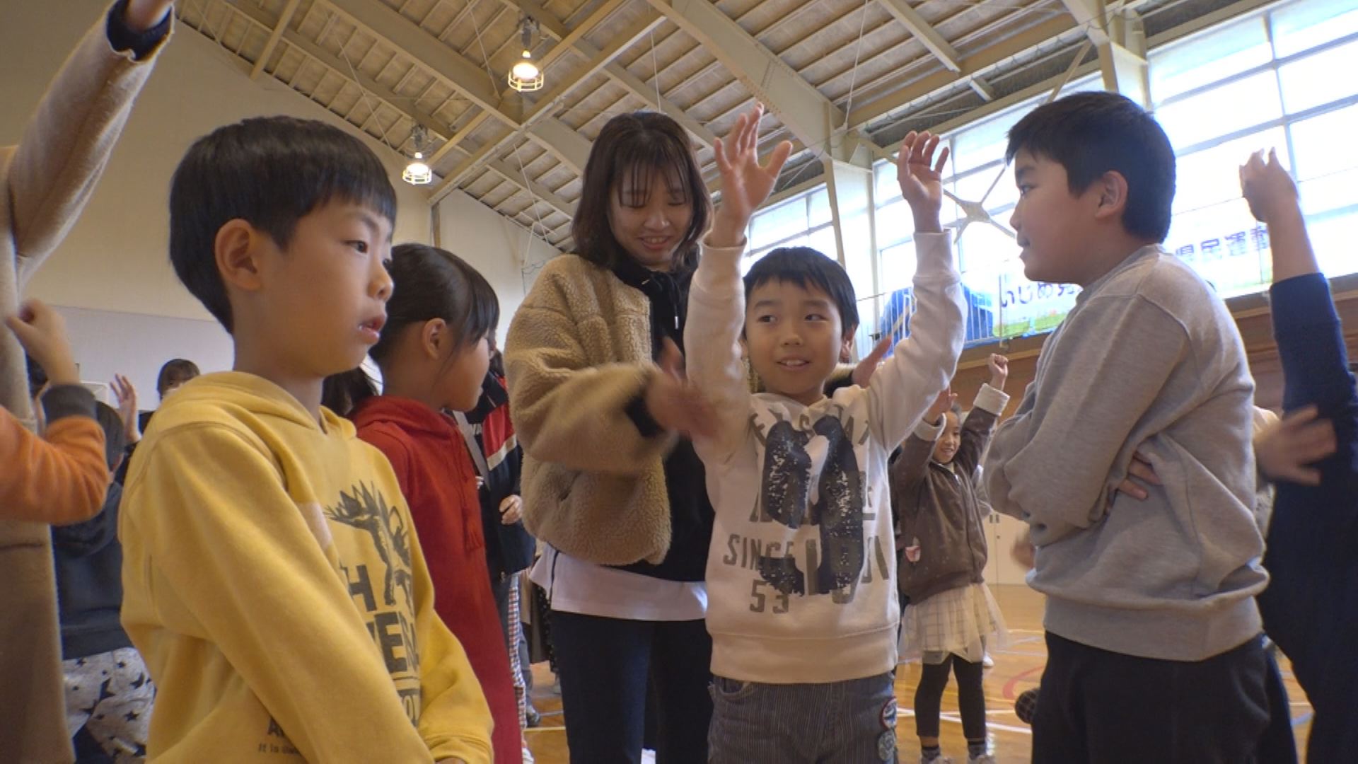 体をつかってコミュニケーション！北諏訪小学校でいじめを無くす絆集会