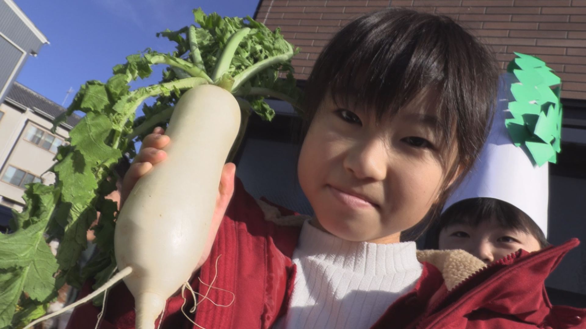 おいしく食べて！柿崎小･下黒川小児童がコメ、ダイコンを販売