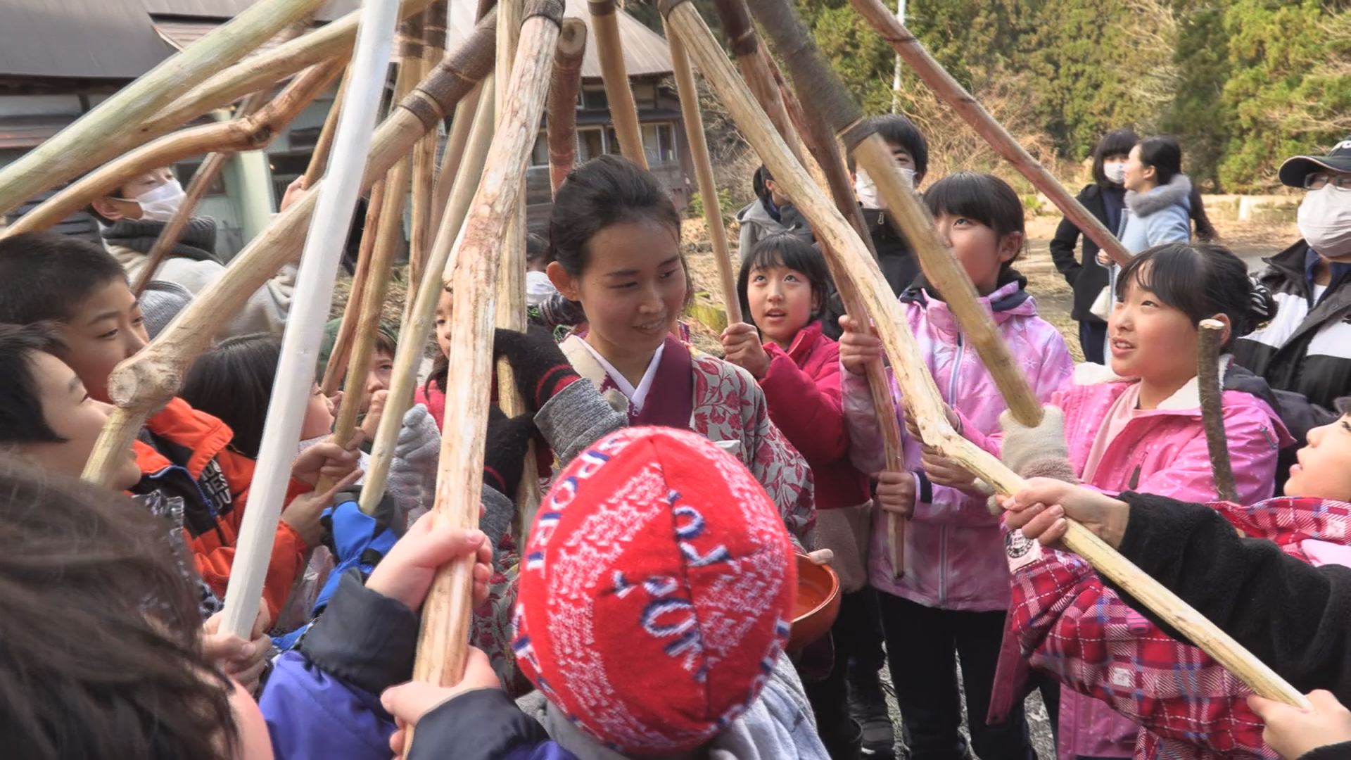 子どもたちが祝福 小正月行事嫁祝い