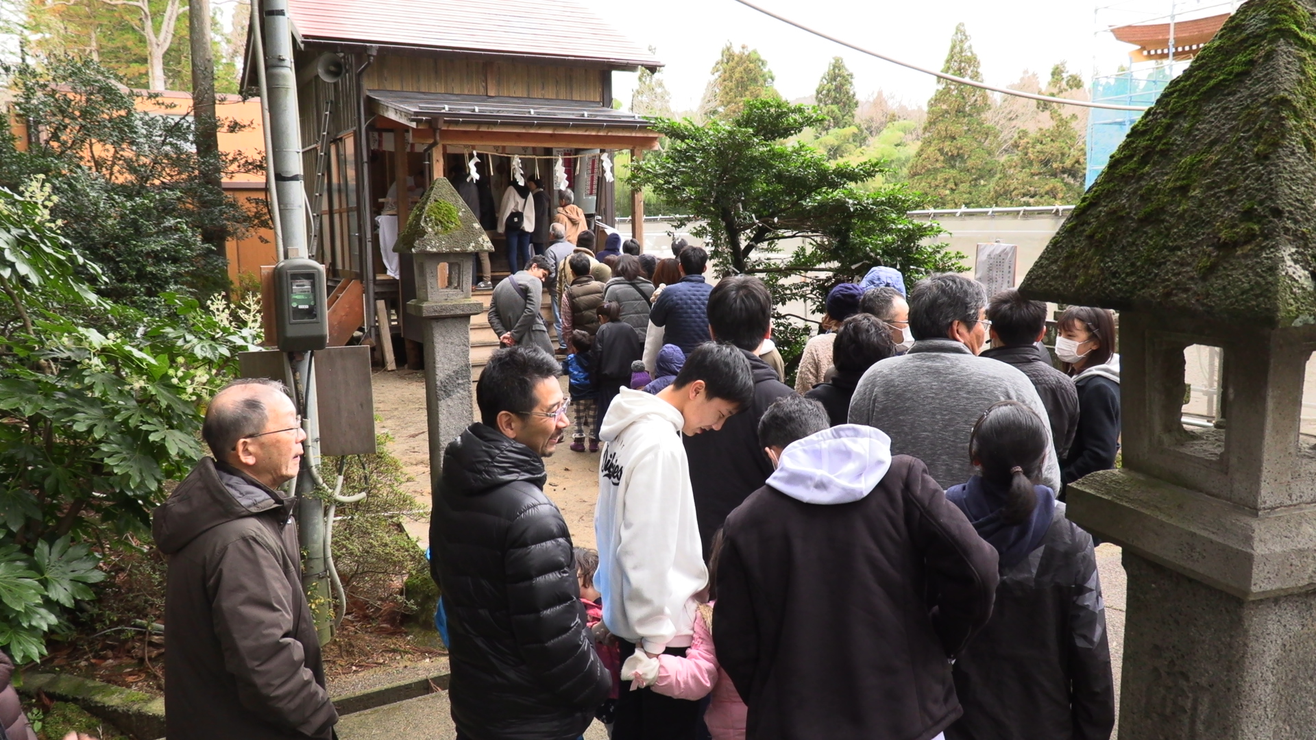 元日初詣 各神社参拝客でにぎわう
