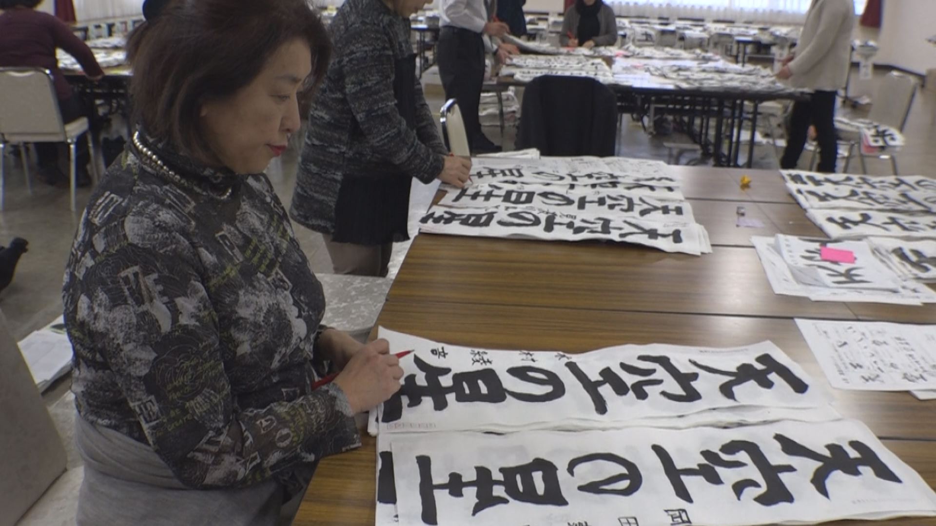 書き初め作品審査会　15000点がずらり！