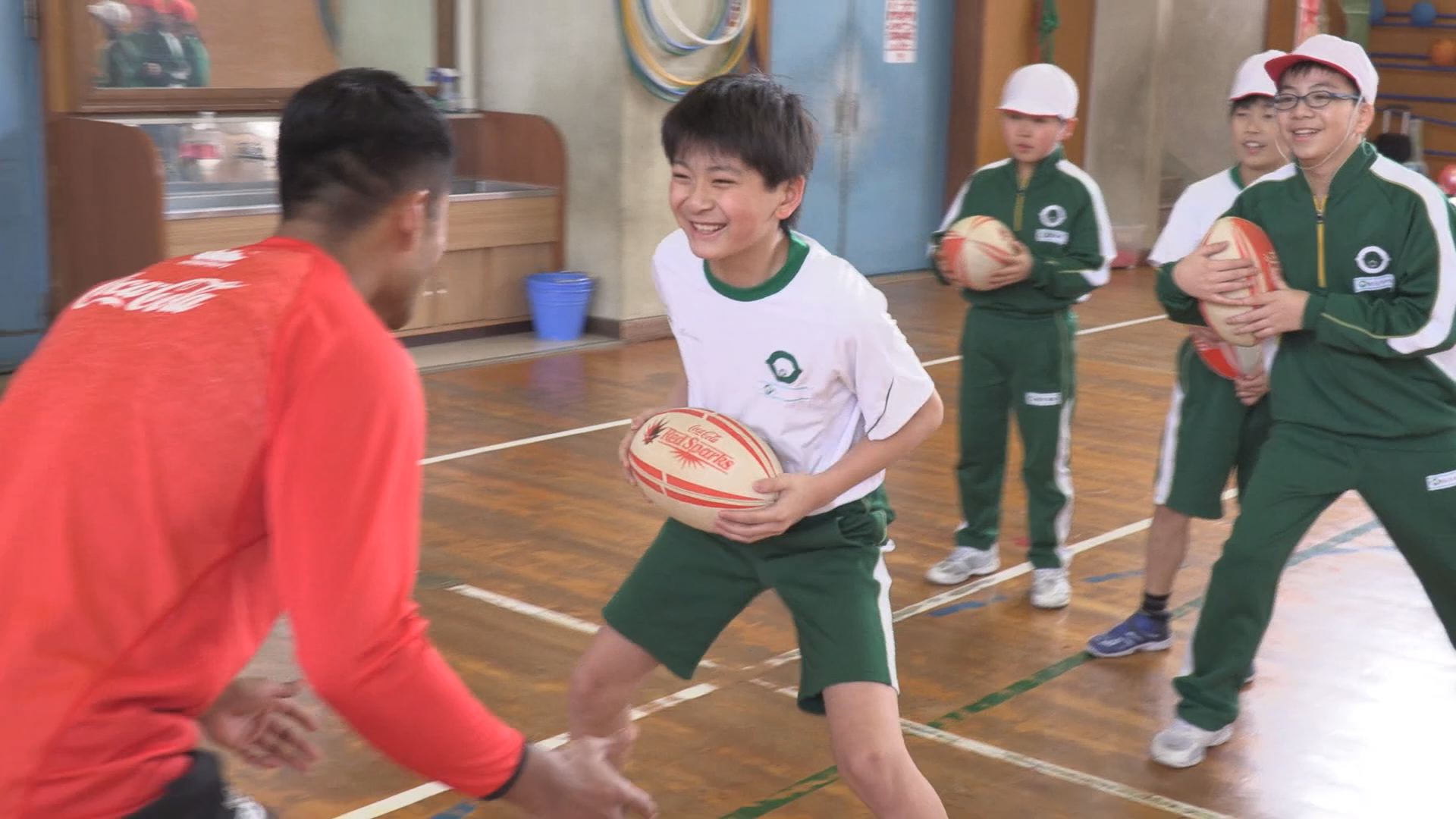 食わず嫌い返上のたのしさ！ホッケーラグビー体験授業