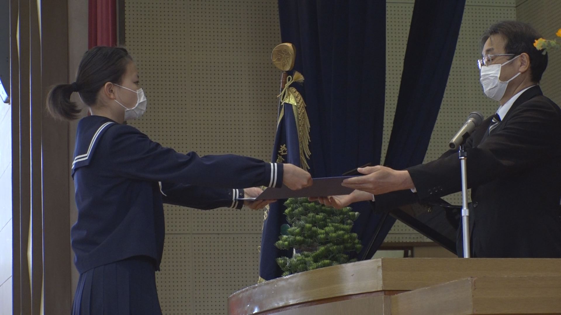 妙高中で2日連続の卒業式 晴れ姿をみんなに
