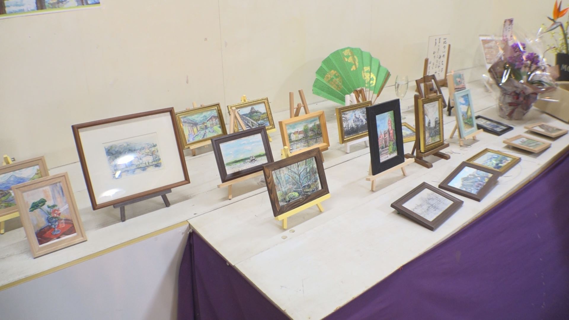 懐かしの故郷をハガキ絵に！Uターン者が描く作品40点以上