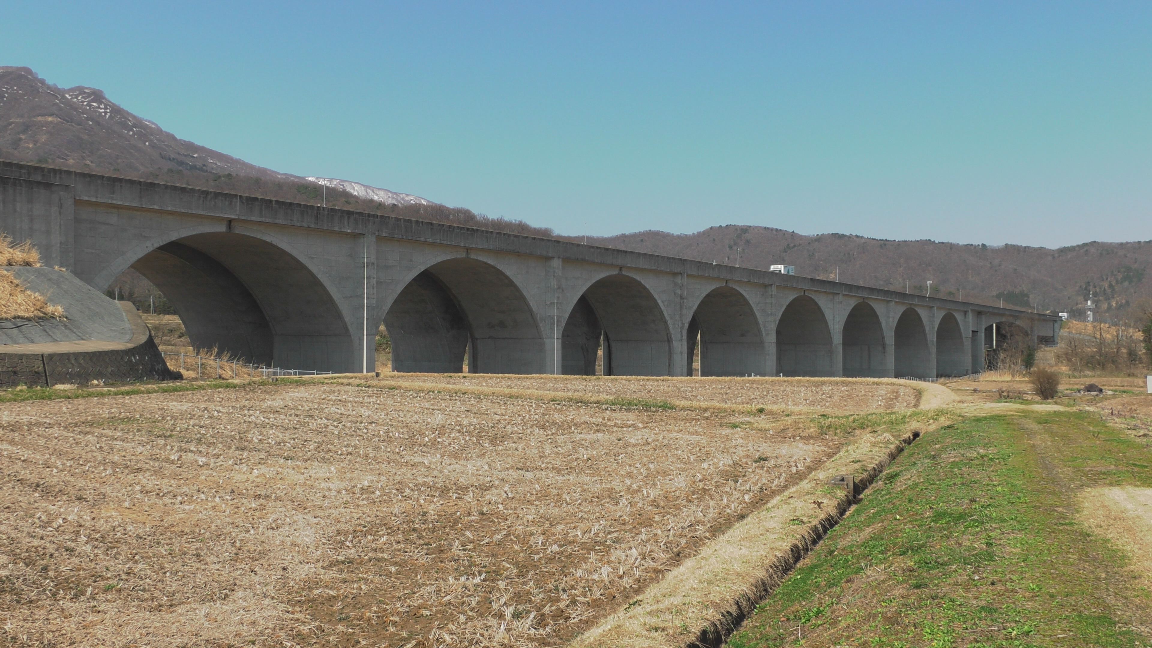 【動画】美アーチ 上信越道あらい高架橋