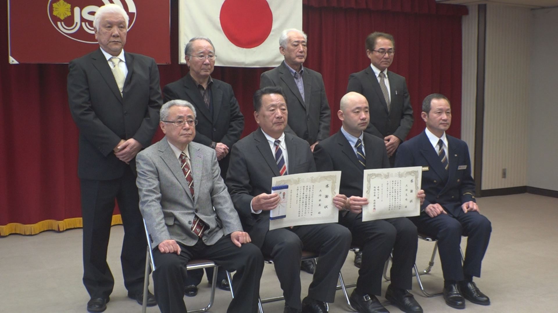 隣家が火災 親子が初期消火で延焼防ぐ