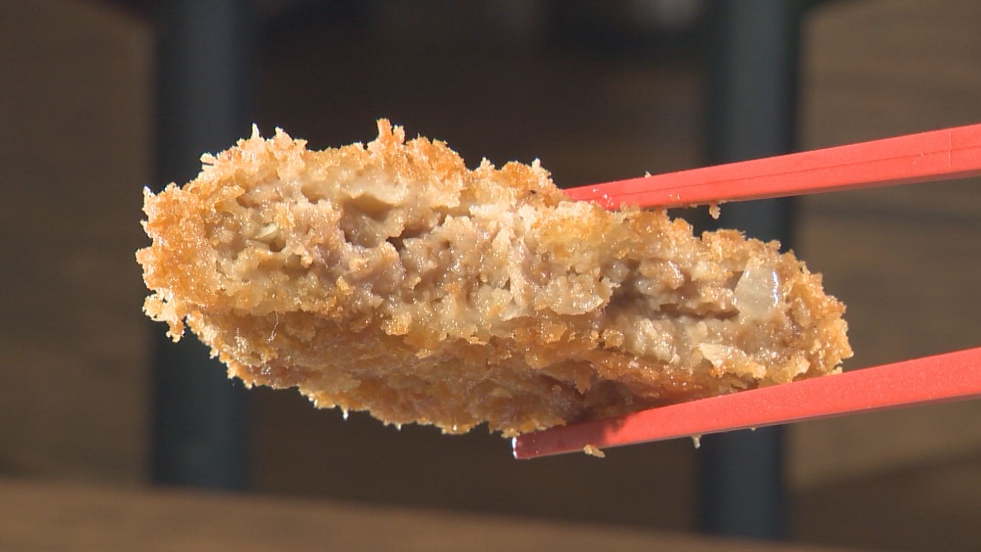 飛騨メンチが味わえます！上越市下源入「食事処ともちゃん」