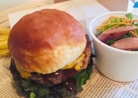 「66 Grill＆Bar」チーズバーガーセット♪