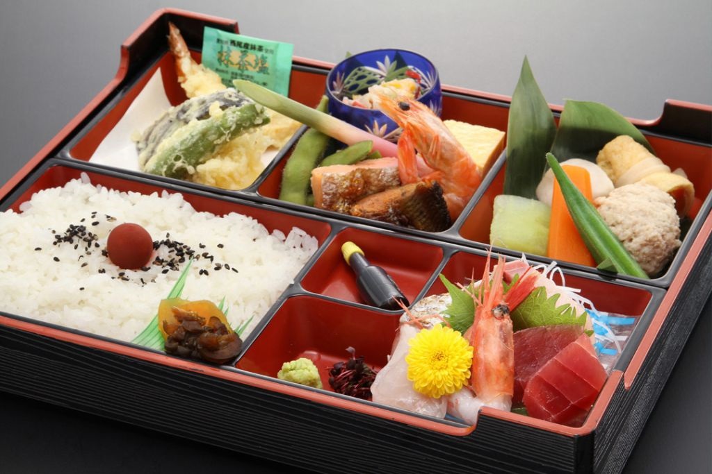 【動画】「藤作」日本料理店のお弁当♪