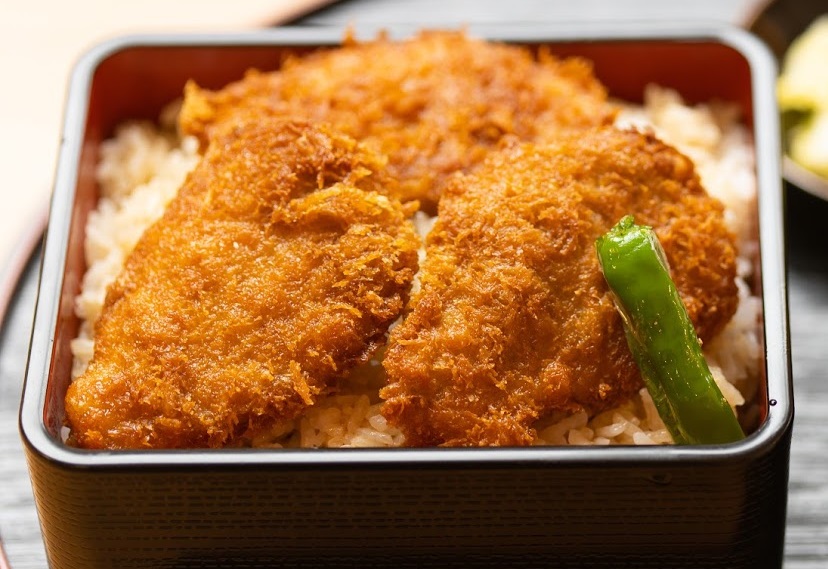 【動画】「ラーメン翔」タレカツ丼とチャーシューバーガー♪