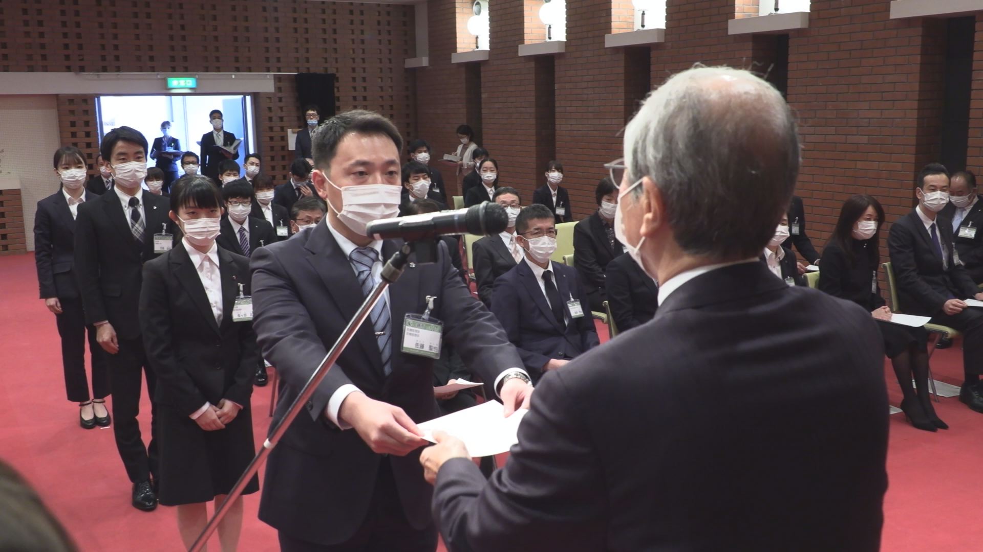 新年度スタート！ 上越市 妙高市で新採用職員に辞令交付