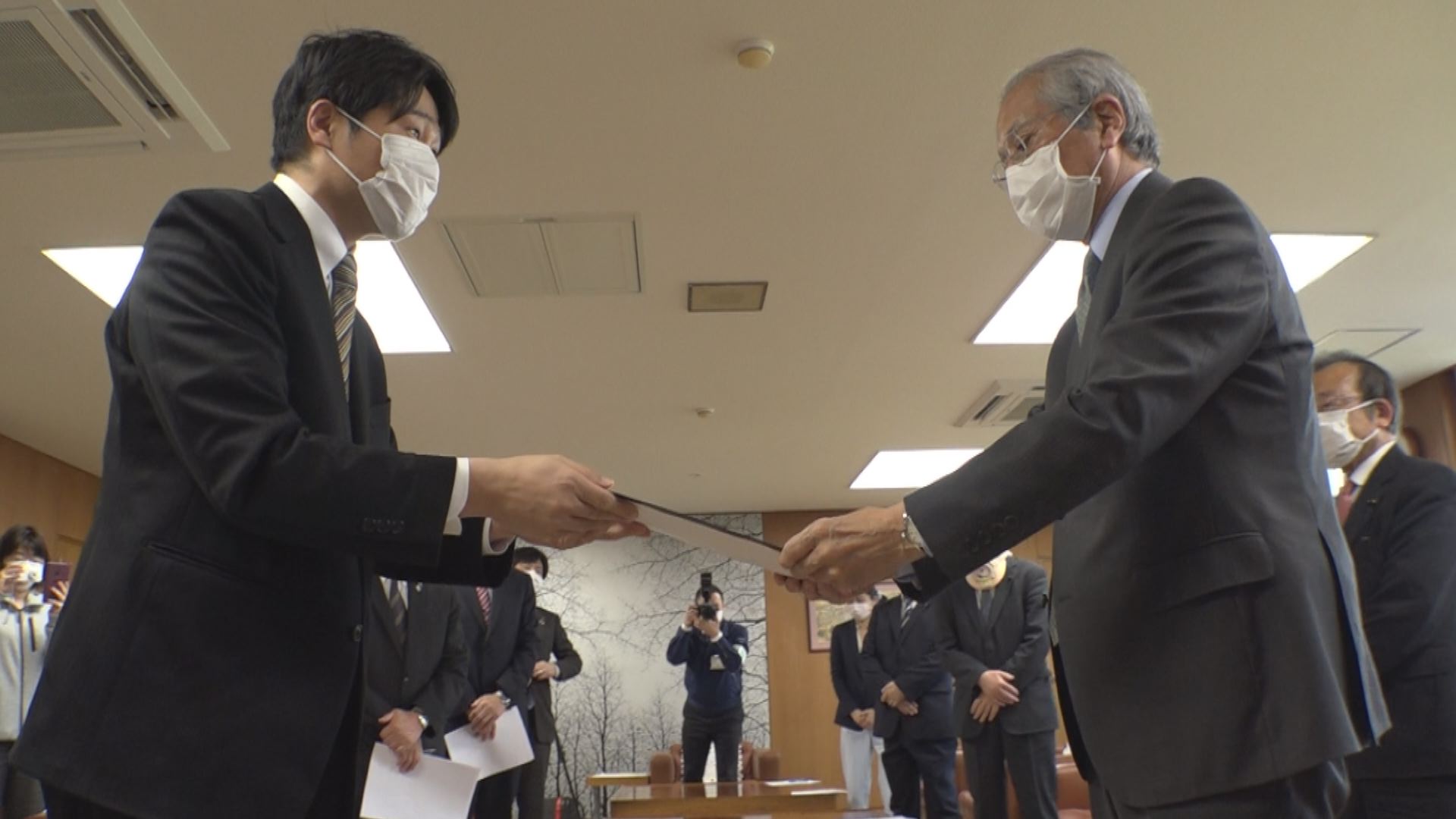 コロナ対策の強化を！県議･市議有志が上越市長に要望書提出