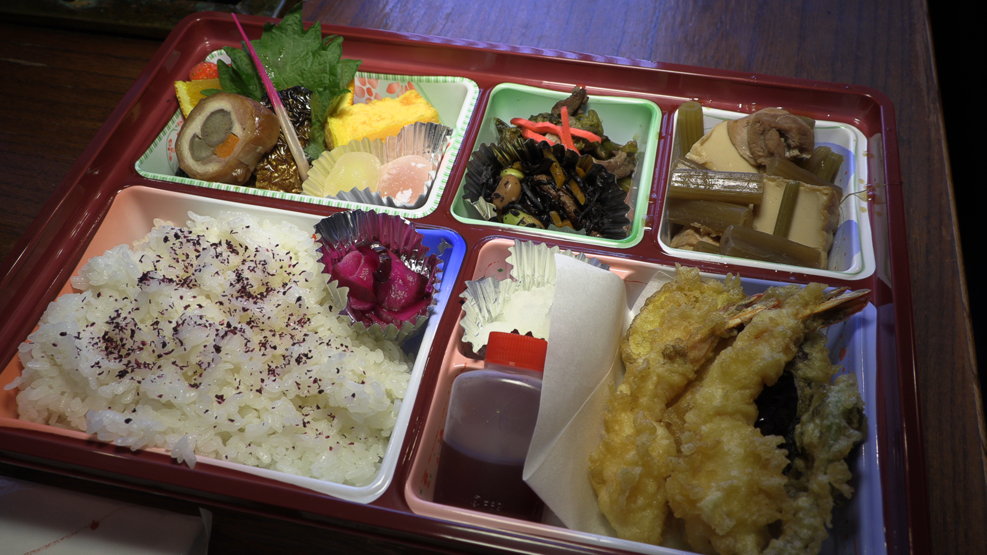 定番の天丼にかき揚げ天丼♪「天ぷら若杉」