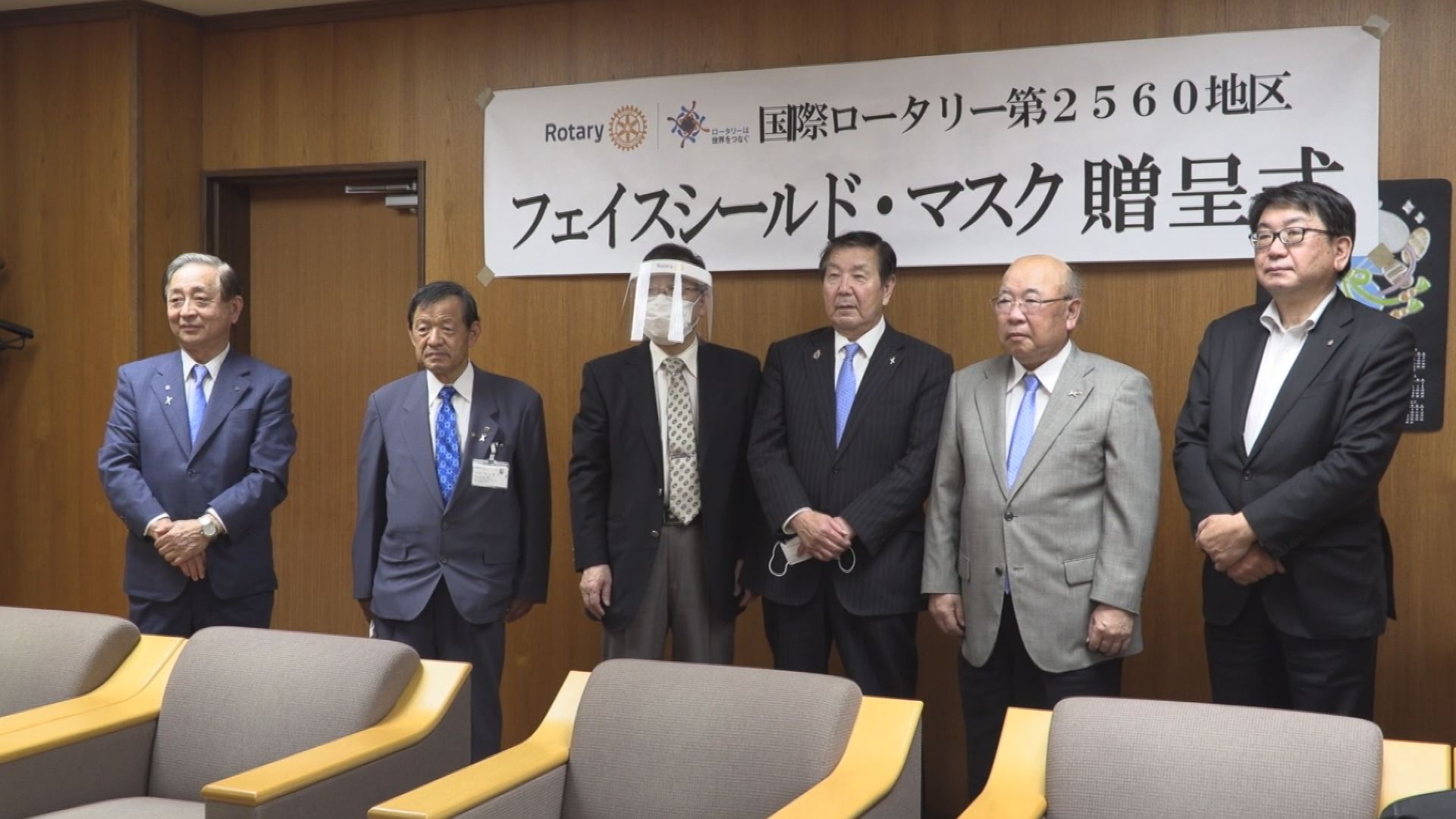 国際ロータリー第2560地区 上越医師会にフェイスシールドとマスクを寄贈