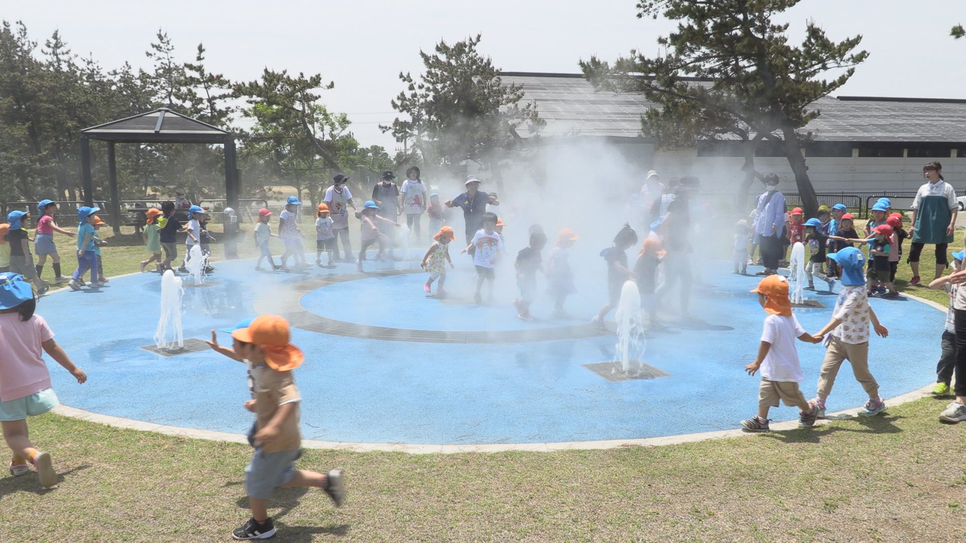 上越地方は真夏日に 浜茶屋の建設も