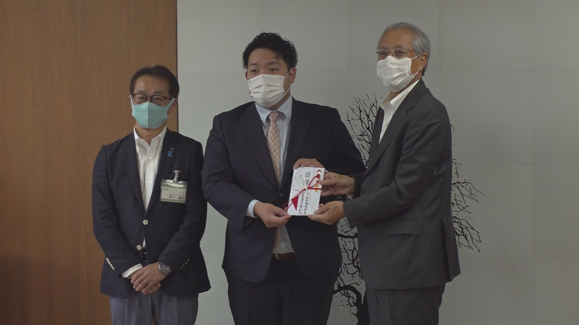 越後薬草 上越市に消毒液の売上金30万円を寄付