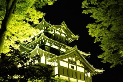 高田城三重櫓 今夜から黄色にライトアップ！