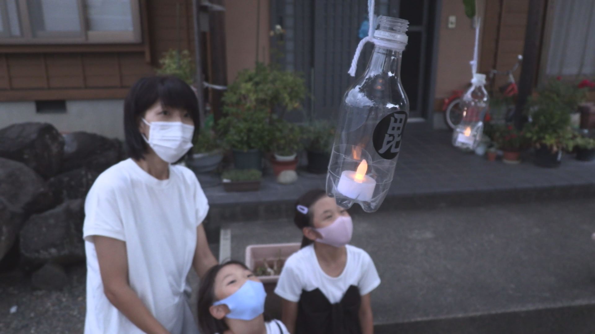 謙信公祭を盛り上げたい！ 児童たちが自宅にちょうちん飾り