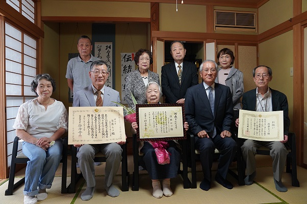 敬老の日 上越市長が百歳長寿祝い訪問